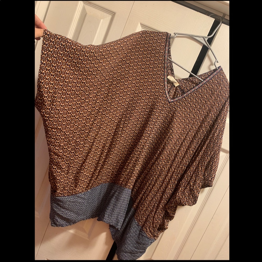 Plus size boutique blouse: 1XL/2XL, loose fit